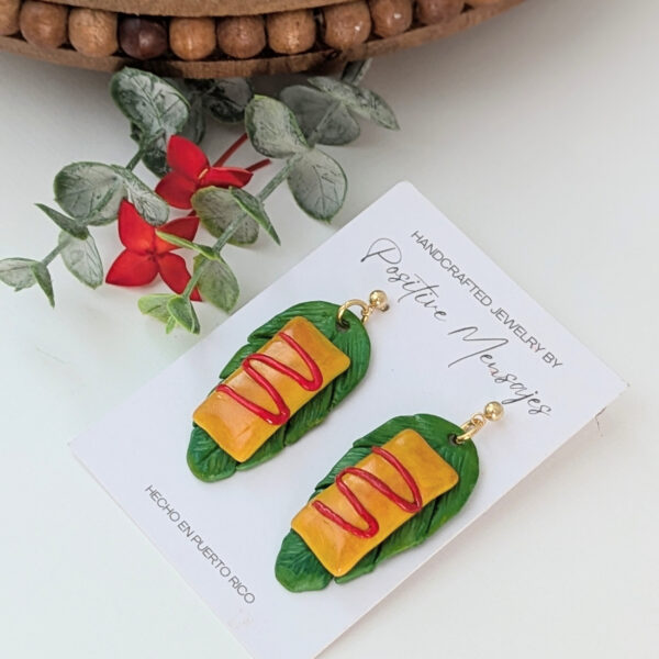 pasteles con ketchup earrings side view