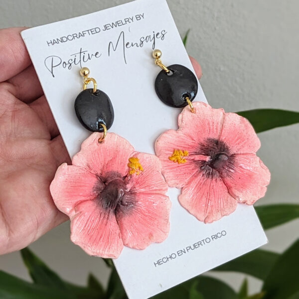 Boricua pink flower earrings on leaves