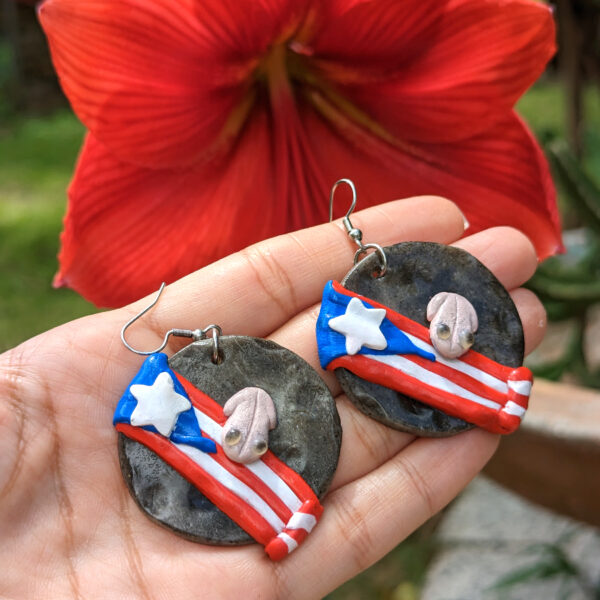 coqui flag jewelry with maga flower