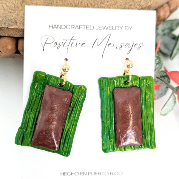 women pasteles earrings on jewelry card