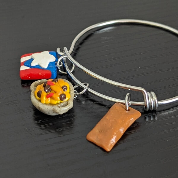 Puerto Rican flag, rice, Pastel bracelet side view