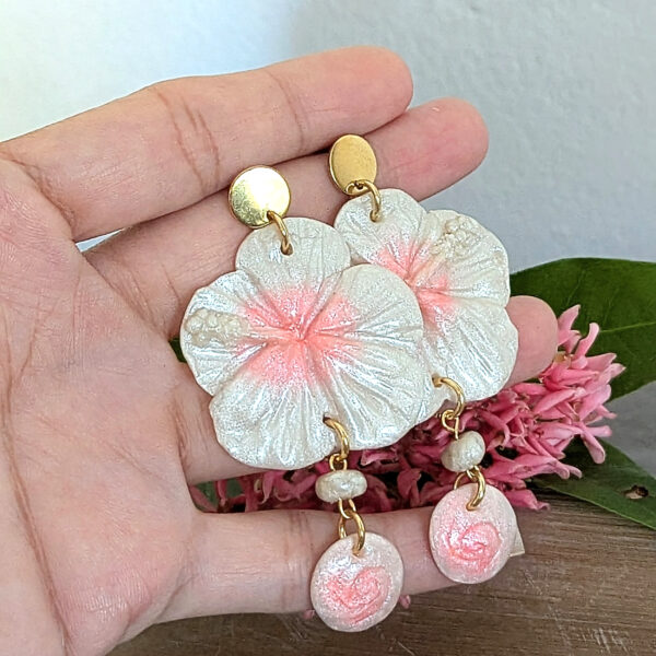 flor de maga earrings in a pearl color with pink