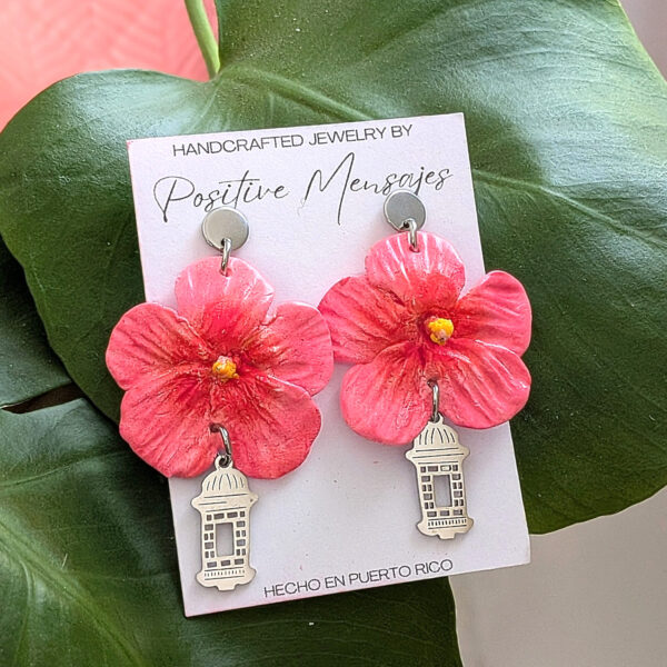 Flor de maga garita earrings on green leaves