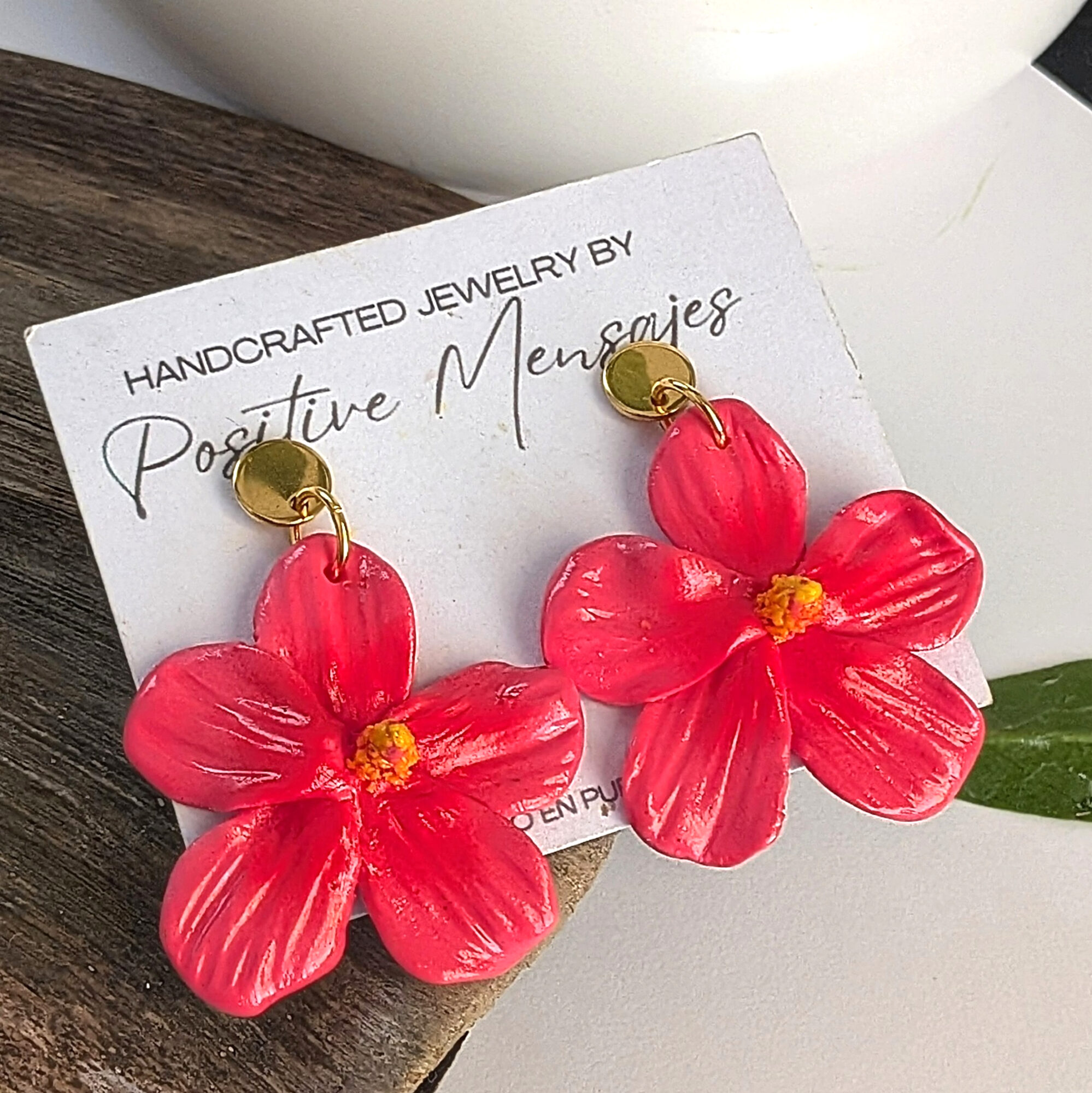 Flor de maga earrigns with round studs