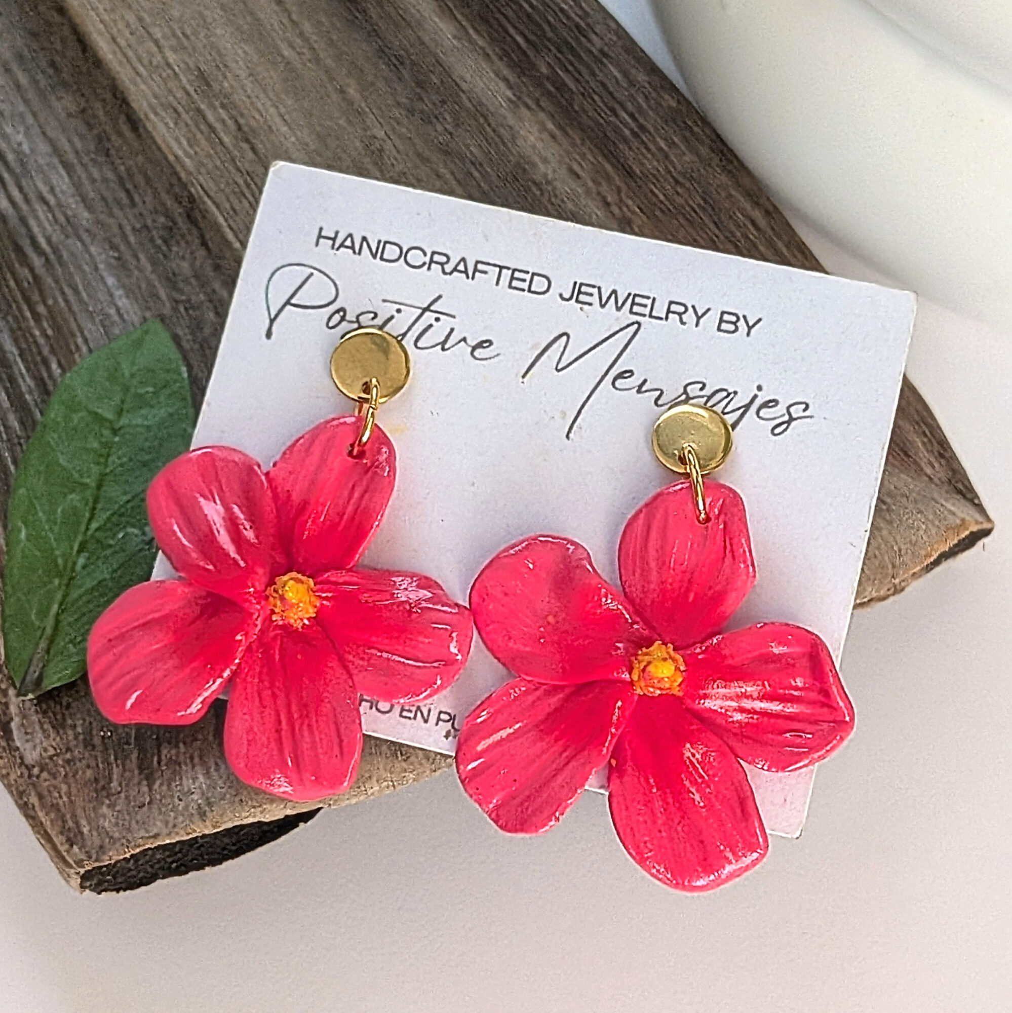 mini Flor de maga earrings on wood