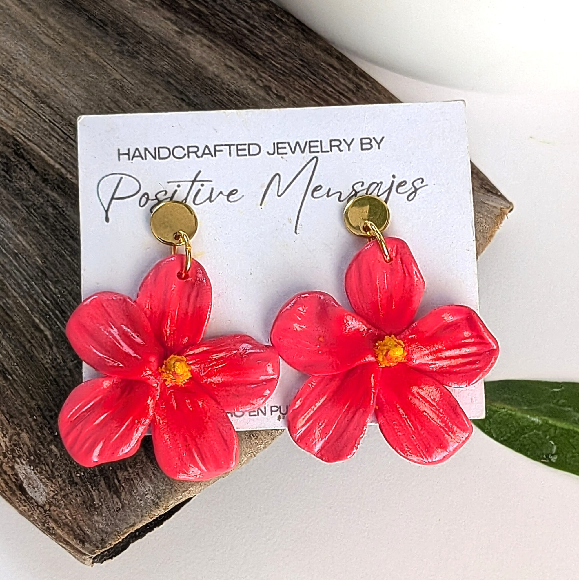 Flor de maga earrings with leaf and wood