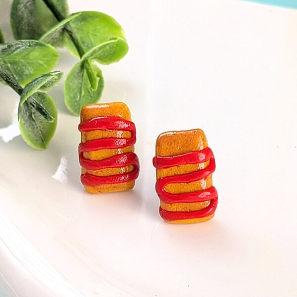 Mini Pasteles Con Ketchup Stud Earrings