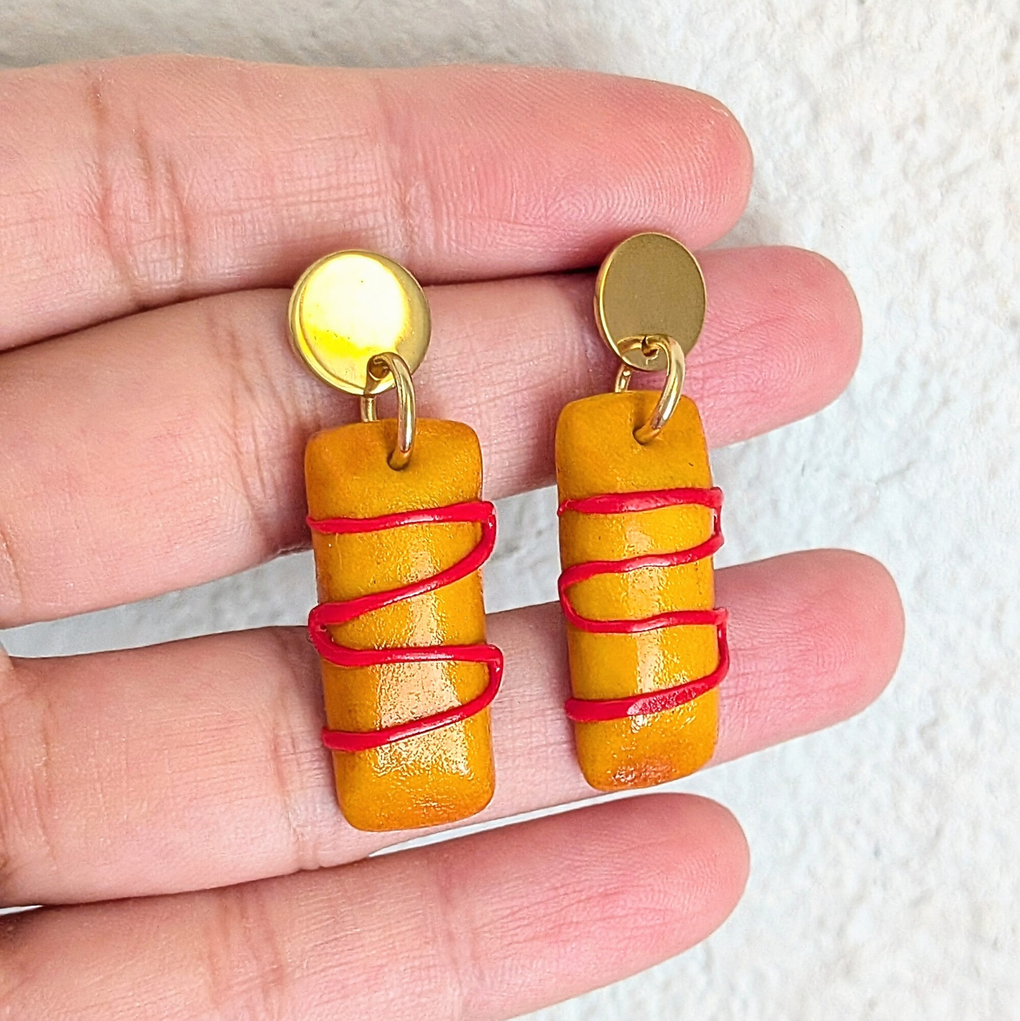 Pasteles De Yuca Con Ketchup Dangle Earrings - Image 4